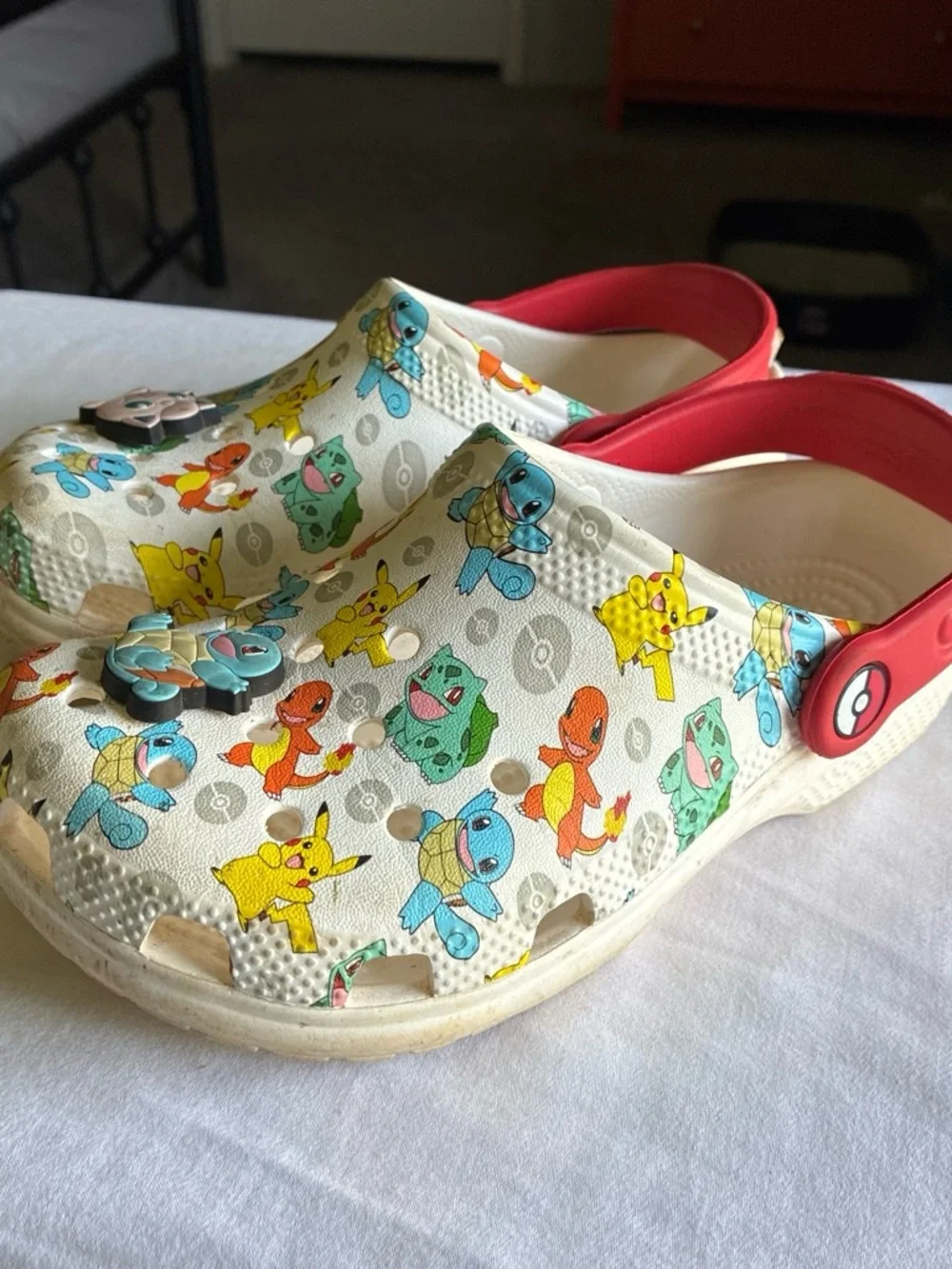 CROCS White Kids Pokémon Clog with Red Strap